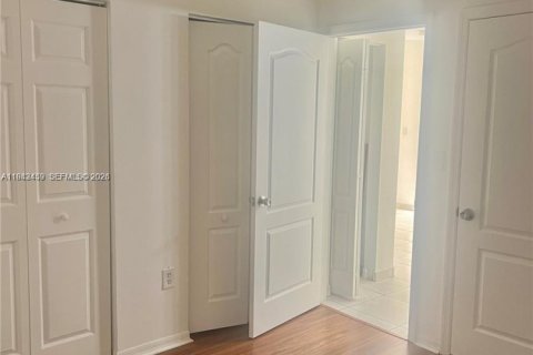 Townhouse in Hialeah, Florida 3 bedrooms, 113.34 sq.m. № 1999964 - photo 12