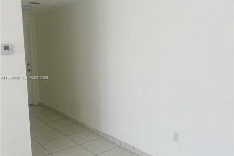 Townhouse in Hialeah, Florida 3 bedrooms, 113.34 sq.m. № 1999964 - photo 5