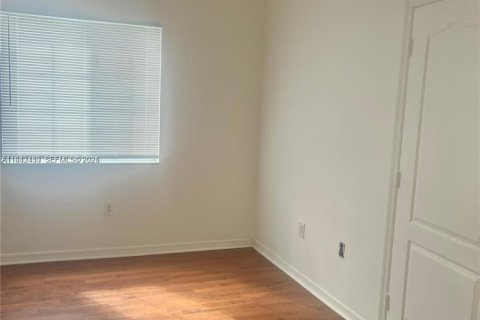 Townhouse in Hialeah, Florida 3 bedrooms, 113.34 sq.m. № 1999964 - photo 18