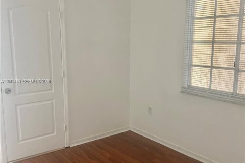 Townhouse in Hialeah, Florida 3 bedrooms, 113.34 sq.m. № 1999964 - photo 13