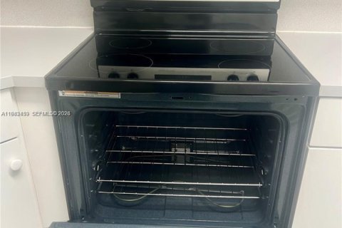 Townhouse in Hialeah, Florida 3 bedrooms, 113.34 sq.m. № 1999964 - photo 2