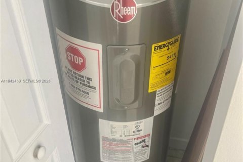 Townhouse in Hialeah, Florida 3 bedrooms, 113.34 sq.m. № 1999964 - photo 14