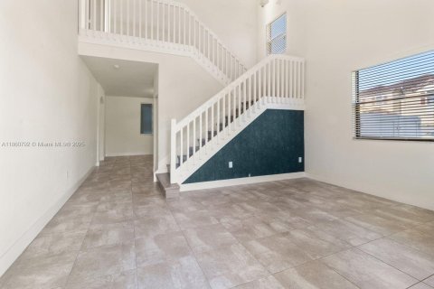 Casa en venta en Hialeah, Florida, 4 dormitorios, 260.13 m2 № 1889230 - foto 8