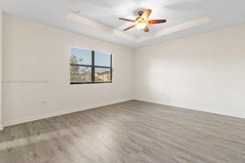 Casa en venta en Hialeah, Florida, 4 dormitorios, 260.13 m2 № 1889230 - foto 16