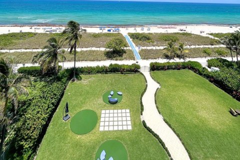 Condo in Surfside, Florida, 2 bedrooms  № 1790580 - photo 1