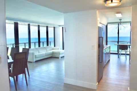 Condo in Surfside, Florida, 2 bedrooms  № 1790580 - photo 10
