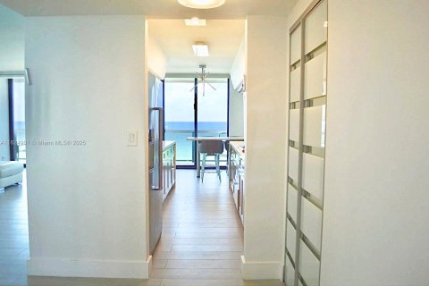 Condo in Surfside, Florida, 2 bedrooms  № 1790580 - photo 5