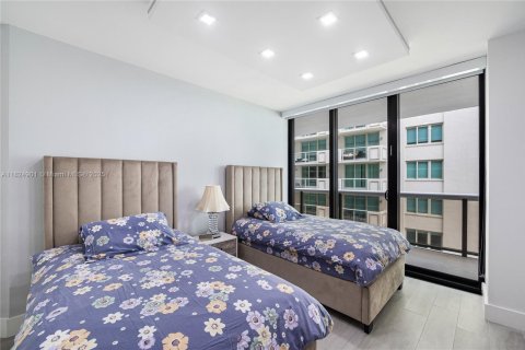 Condo in Surfside, Florida, 2 bedrooms  № 1790580 - photo 24