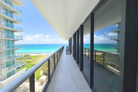 Condo in Surfside, Florida, 2 bedrooms  № 1790580 - photo 13
