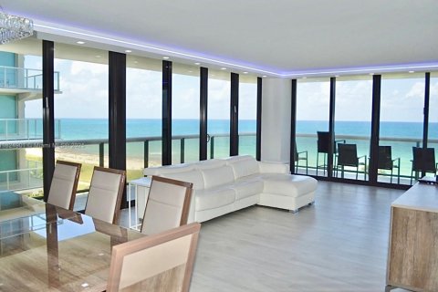 Condo in Surfside, Florida, 2 bedrooms  № 1790580 - photo 8