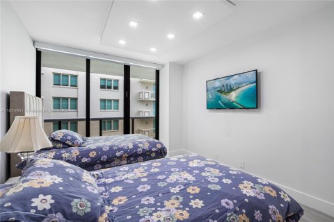 Condo in Surfside, Florida, 2 bedrooms  № 1790580 - photo 23