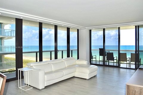 Condo in Surfside, Florida, 2 bedrooms  № 1790580 - photo 7