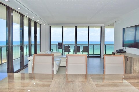 Condo in Surfside, Florida, 2 bedrooms  № 1790580 - photo 3