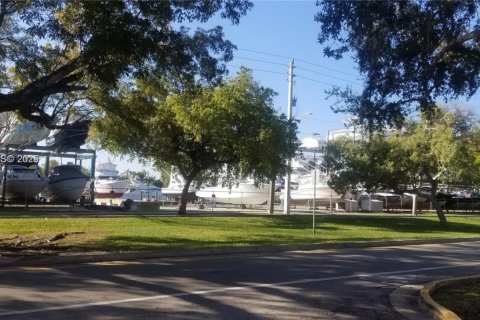 Condominio en venta en North Miami, Florida, 1 dormitorio, 52.4 m2 № 1984019 - foto 11