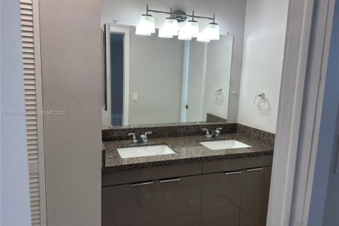 Condominio en venta en North Miami, Florida, 1 dormitorio, 52.4 m2 № 1984019 - foto 5