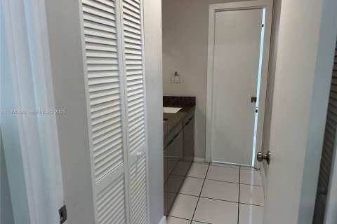 Condominio en venta en North Miami, Florida, 1 dormitorio, 52.4 m2 № 1984019 - foto 8