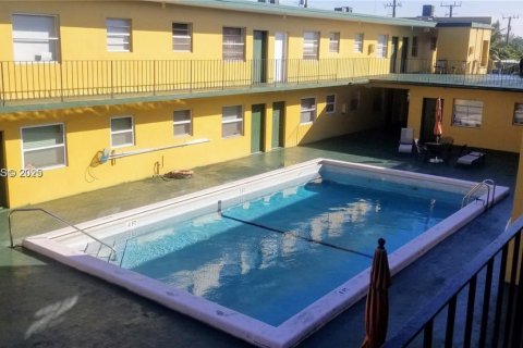 Condominio en venta en North Miami, Florida, 1 dormitorio, 52.4 m2 № 1984019 - foto 9
