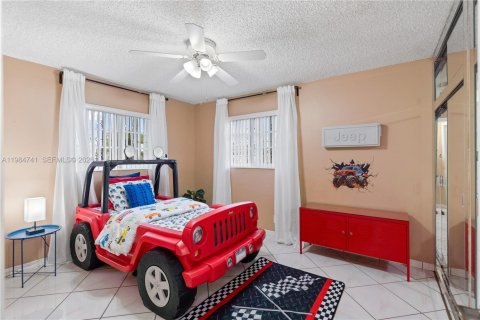 Casa en venta en Hialeah, Florida, 4 dormitorios, 162.11 m2 № 2050859 - foto 24