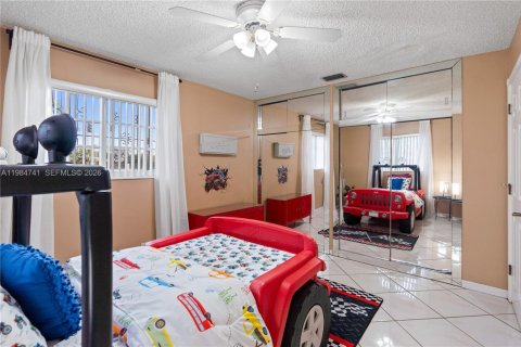 Casa en venta en Hialeah, Florida, 4 dormitorios, 162.11 m2 № 2050859 - foto 25