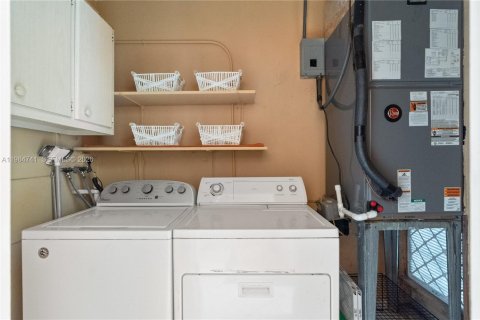 Casa en venta en Hialeah, Florida, 4 dormitorios, 162.11 m2 № 2050859 - foto 27