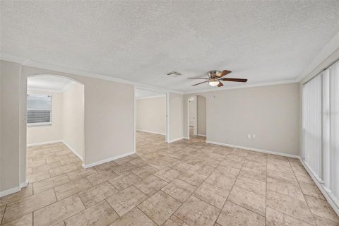 House in Port Richey, Florida 3 bedrooms, 133.97 sq.m. № 2283954 - photo 6