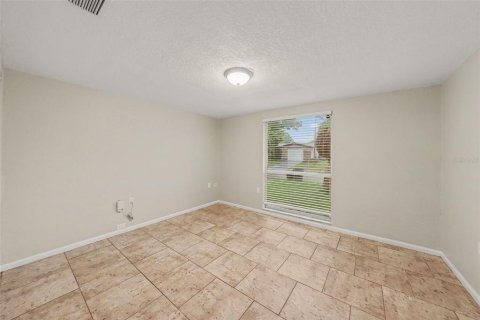 House in Port Richey, Florida 3 bedrooms, 133.97 sq.m. № 2283954 - photo 11