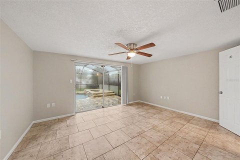 House in Port Richey, Florida 3 bedrooms, 133.97 sq.m. № 2283954 - photo 10