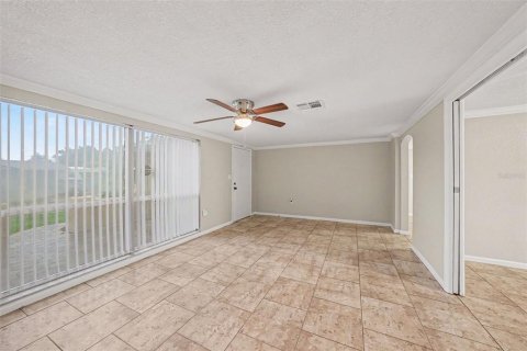 House in Port Richey, Florida 3 bedrooms, 133.97 sq.m. № 2283954 - photo 5