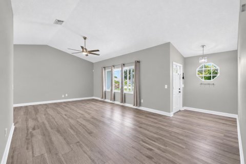 House in Port St. Lucie, Florida 3 bedrooms, 159.23 sq.m. № 2430227 - photo 15