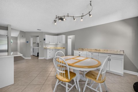 House in Port St. Lucie, Florida 3 bedrooms, 159.23 sq.m. № 2430227 - photo 21