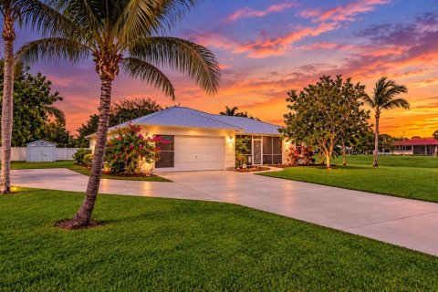House in Port St. Lucie, Florida 3 bedrooms, 159.23 sq.m. № 2430227 - photo 2
