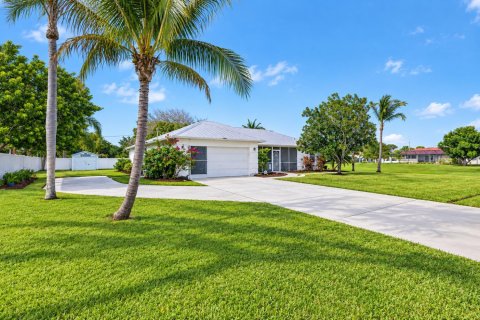 House in Port St. Lucie, Florida 3 bedrooms, 159.23 sq.m. № 2430227 - photo 3