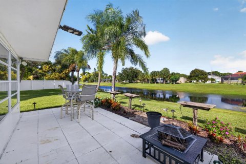 House in Port St. Lucie, Florida 3 bedrooms, 159.23 sq.m. № 2430227 - photo 5