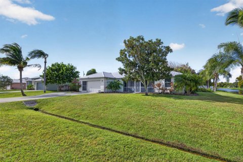 House in Port St. Lucie, Florida 3 bedrooms, 159.23 sq.m. № 2430227 - photo 14