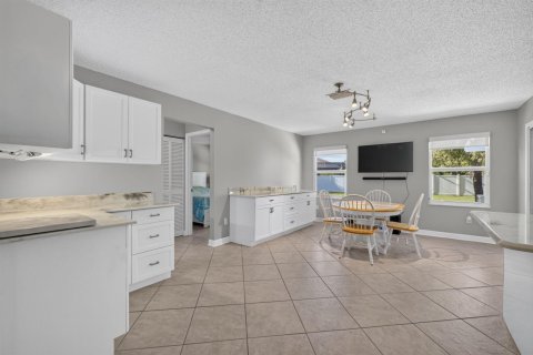 House in Port St. Lucie, Florida 3 bedrooms, 159.23 sq.m. № 2430227 - photo 20
