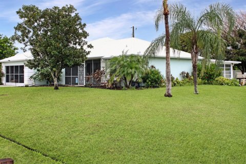 House in Port St. Lucie, Florida 3 bedrooms, 159.23 sq.m. № 2430227 - photo 13