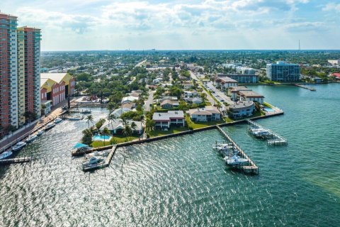 Condo in Riviera Beach, Florida, 1 bedroom  № 1098699 - photo 1