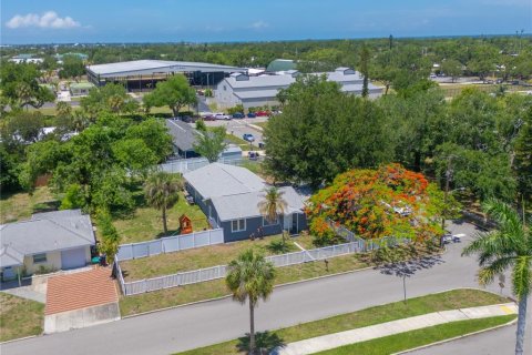 House in Palmetto, Florida 4 bedrooms, 214.79 sq.m. № 2216181