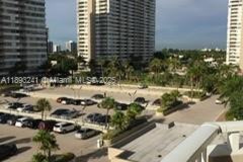 Copropriété à louer à Hallandale Beach, Floride: 1 chambre, 80.82 m2 № 1945235 - photo 10