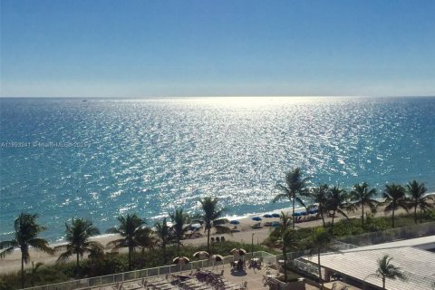 Copropriété à louer à Hallandale Beach, Floride: 1 chambre, 80.82 m2 № 1945235 - photo 17