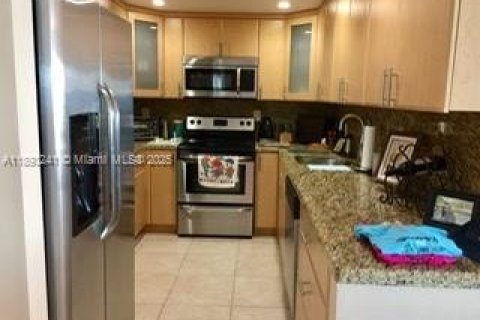 Copropriété à louer à Hallandale Beach, Floride: 1 chambre, 80.82 m2 № 1945235 - photo 4