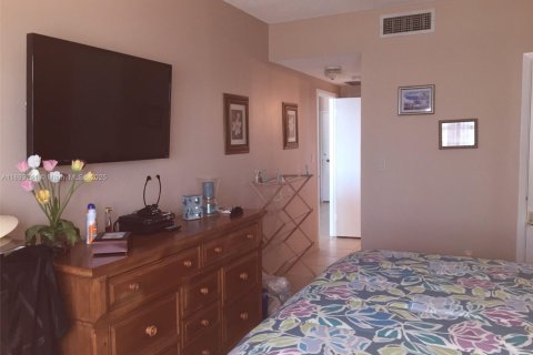 Copropriété à louer à Hallandale Beach, Floride: 1 chambre, 80.82 m2 № 1945235 - photo 6
