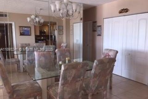 Copropriété à louer à Hallandale Beach, Floride: 1 chambre, 80.82 m2 № 1945235 - photo 2