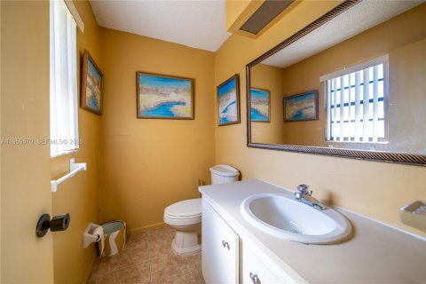 House in Miramar, Florida 4 bedrooms, 241.36 sq.m. № 2080652 - photo 23