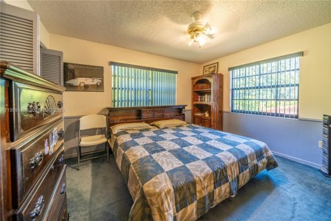 House in Miramar, Florida 4 bedrooms, 241.36 sq.m. № 2080652 - photo 20