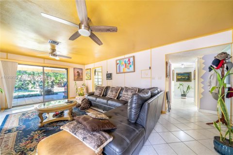 House in Miramar, Florida 4 bedrooms, 241.36 sq.m. № 2080652 - photo 15