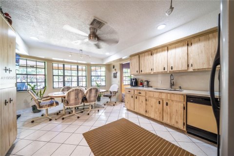 House in Miramar, Florida 4 bedrooms, 241.36 sq.m. № 2080652 - photo 10