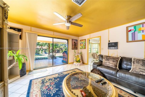 House in Miramar, Florida 4 bedrooms, 241.36 sq.m. № 2080652 - photo 14