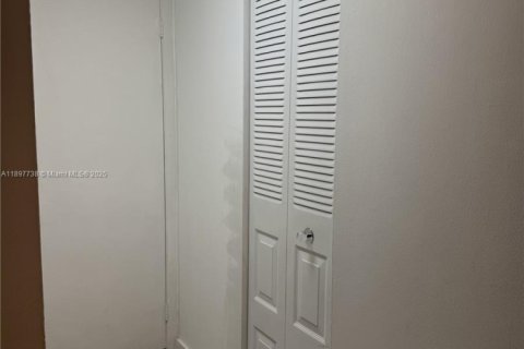 Кондоминиум с 2 спальнями в Авентура, Флорида № 1949312