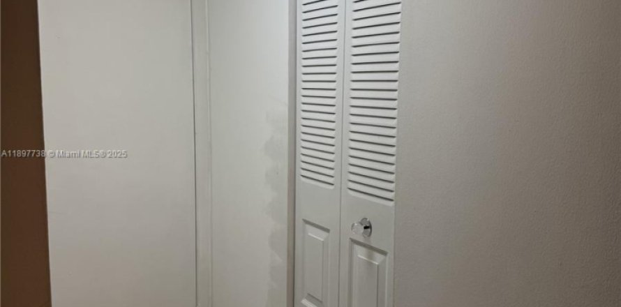 Кондоминиум с 2 спальнями в Авентура, Флорида № 1949312